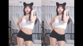 女主播夏娃低胸热舞,性感女主播点燃直播间热潮